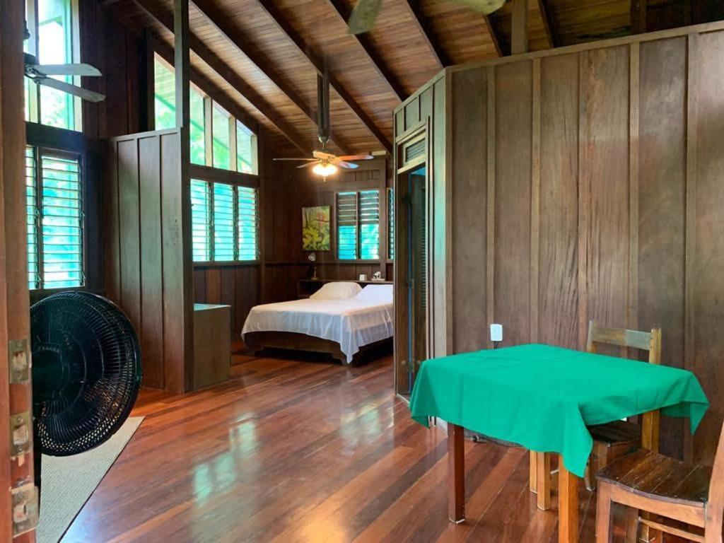 Hotel Mal Pais Surf Camp Playa Santa Teresa  Zimmer foto